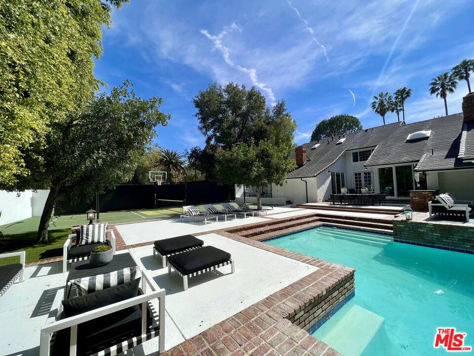 Pool & spa — Encino