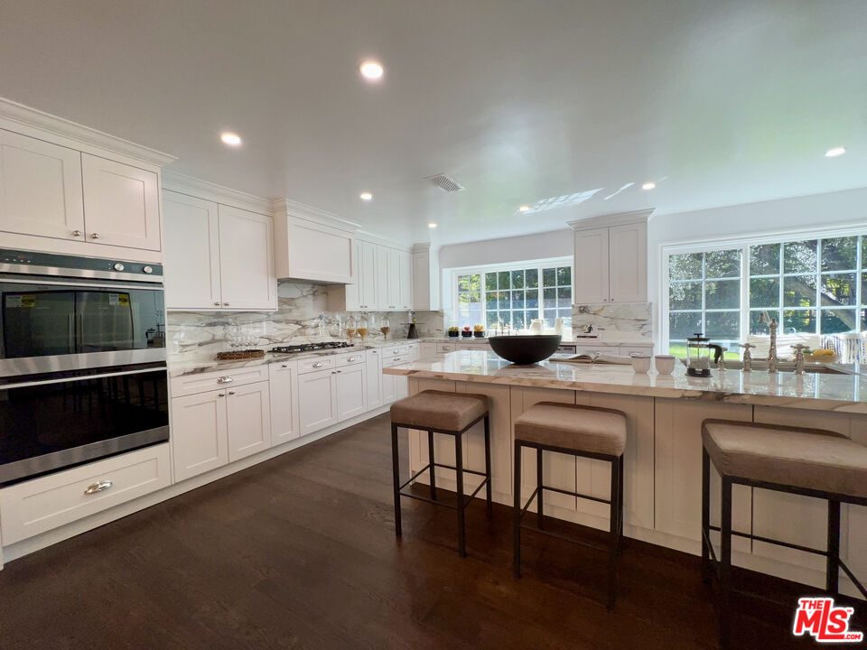 Chef’s kitchen — Encino